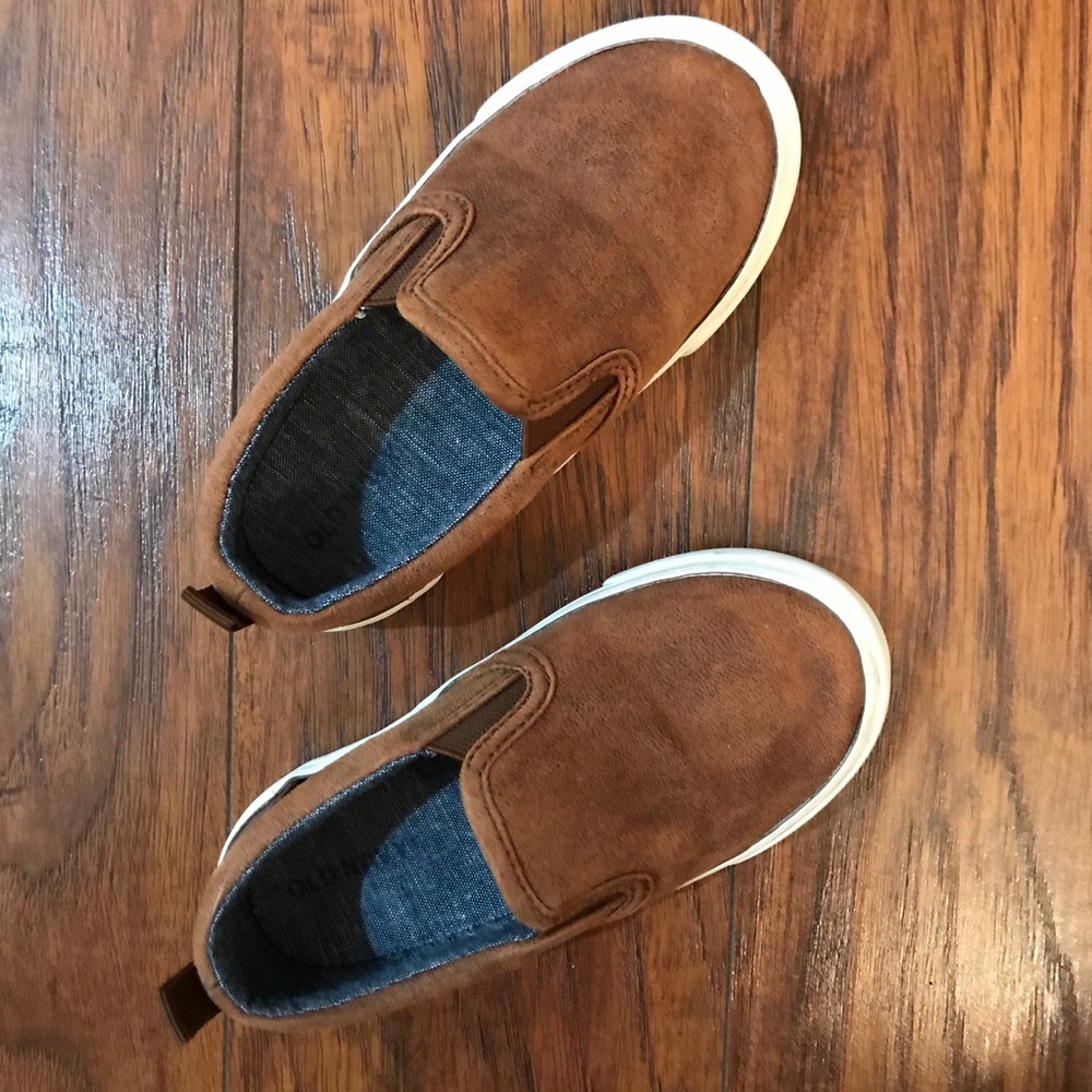 Toddler Boys Old Navy Suede Slip Ons - 7
